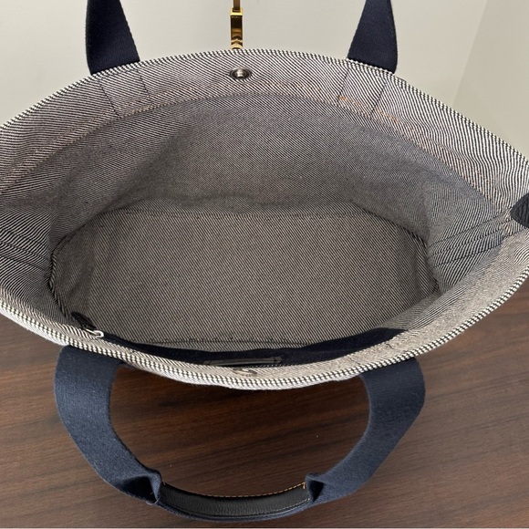 Coach Dark Blue Canvas Tote
(Listing #14) - Picture 5 of 11